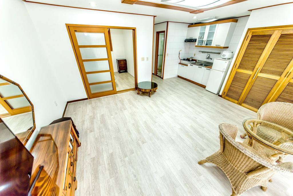 Dongsannara Pension Seogwipo Exterior foto